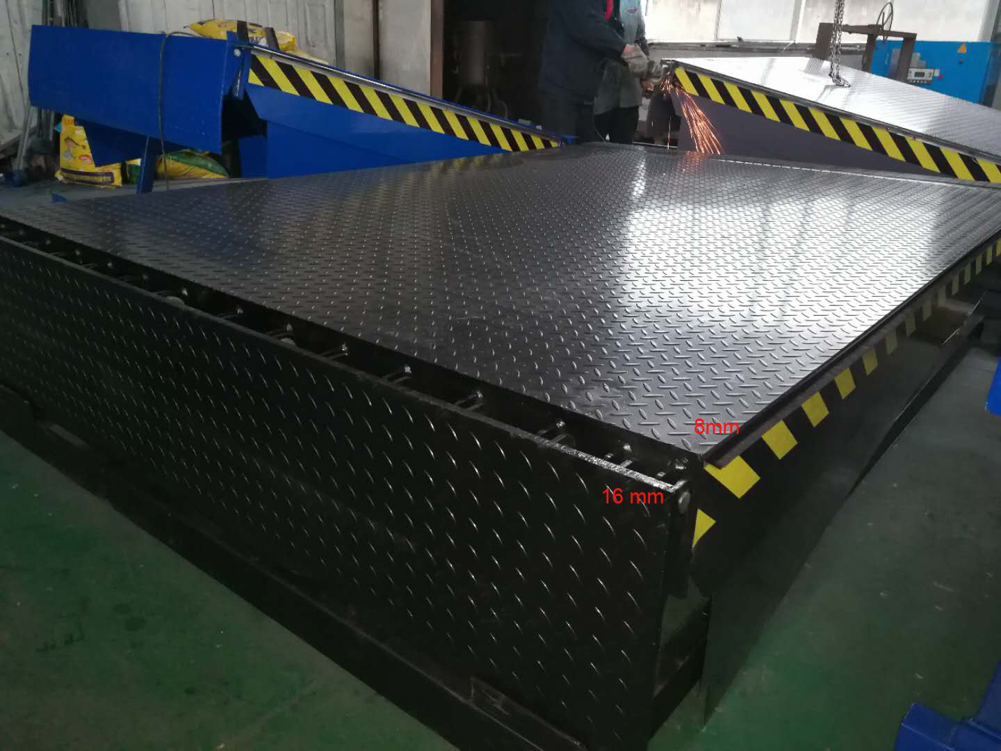 Hinged Lip Hydraulic Dock Leveler from China manufacturer - EVERBRIGHT